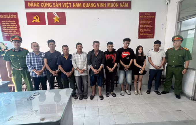 Những nghi can bị bắt khẩn cấp. Ảnh: Bảo Trân