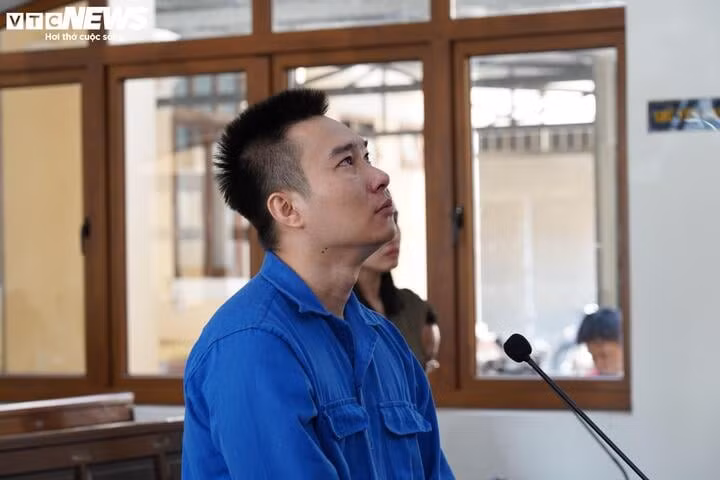 Cựu bác sĩ sát hại nhân tình, phân xác phi tang ở Đồng Nai bật khóc khi nghe toà tuyên án tử hình.