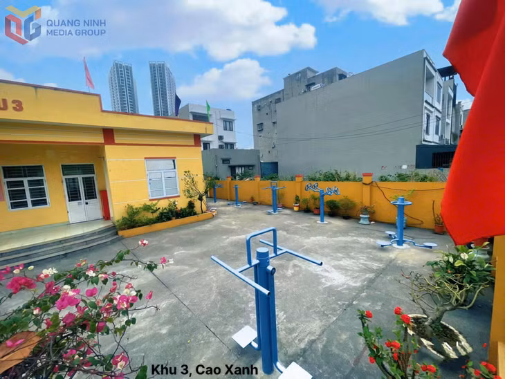 Quý I/2025, UBND phường Cao Xanh đã huy động xã hội hóa gần 300 triệu đồng để xây dựng 5 sân vui chơi cho trẻ em.