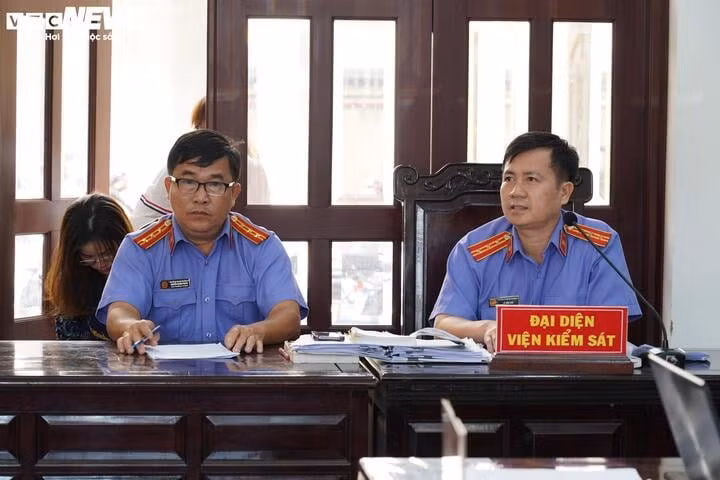 VKS đề nghị HĐXX tuyên phạt Danh Sơn tử hình về 3 tội danh.