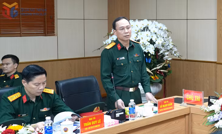 Đại tá Đỗ Mạnh Khảm, Phó Bí thư Đảng ủy, Tổng Giám đốc Tổng Công ty Đông Bắc phát biểu tại buổi làm việc. 