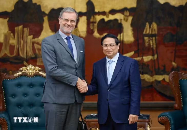 Thủ tướng Phạm Minh Chính tiếp ông Erkki Maillard, Giám đốc các vấn đề quốc tế và chính phủ, cố vấn Chủ tịch Tập đoàn Điện lực Pháp (EDF). (Ảnh: Dương Giang/TTXVN)