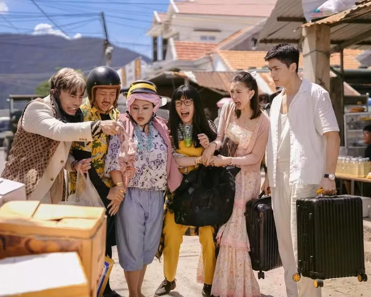 Dàn diễn viên "Bộ tứ báo thủ." (Ảnh: Đoàn phim cung cấp)