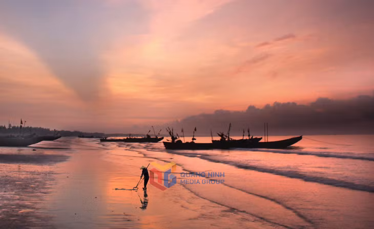 Vẻ đẹp biển Trà Cổ khi hoàng hôn buông