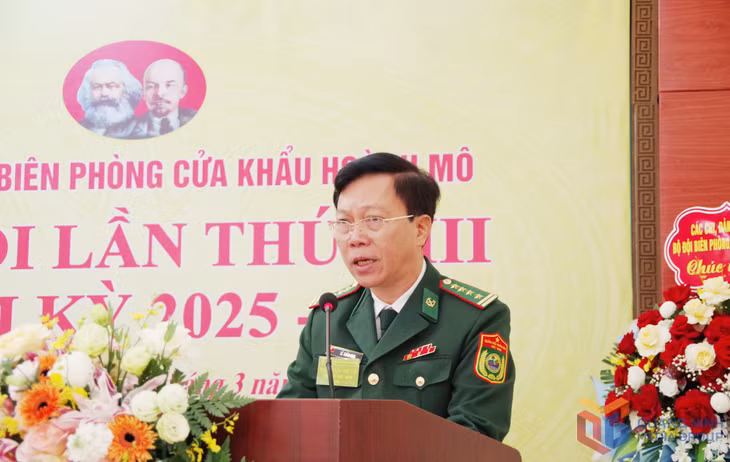 Đại tá Lê Xuân Men, Bí thư Đảng ủy, Chính ủy BĐBP tỉnh phát biểu chỉ đạo tại đại hội. 