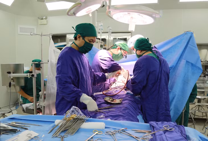 Mổ tim hở tại Bệnh viện Đa khoa tỉnh.