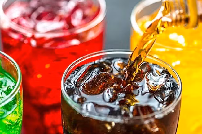 Nước uống có gas có nhiều tác hại tiêu cực cho cơ thể - Ảnh minh họa