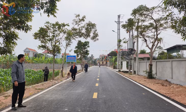 Tuyến đường xóm An Làng, thôn Thanh Bình (xã Việt Dân) được đầu tư xây dựng được đầu tư xây dựng theo chủ trương nhà nước và nhân dân cùng làm.