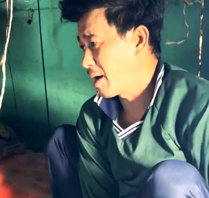 Nguyễn Văn Phương tại thời điểm bị kiểm tra và bị phát hiện cất giấu ma túy trên tàu cá - Ảnh: Biên phòng cung cấp