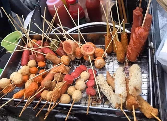 Bộ Y tế cảnh báo nguy cơ mất an toàn thực phẩm khi ăn "xiên bẩn"