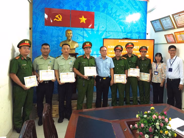 Tổ công tác được khen thưởng vì thành tích xuất sắc trong công tác phòng chống tội phạm.