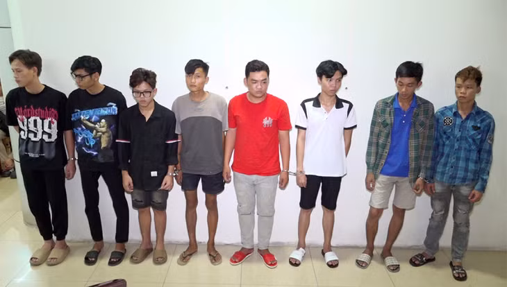 8 đối tượng bị tạm giữ hình sự.