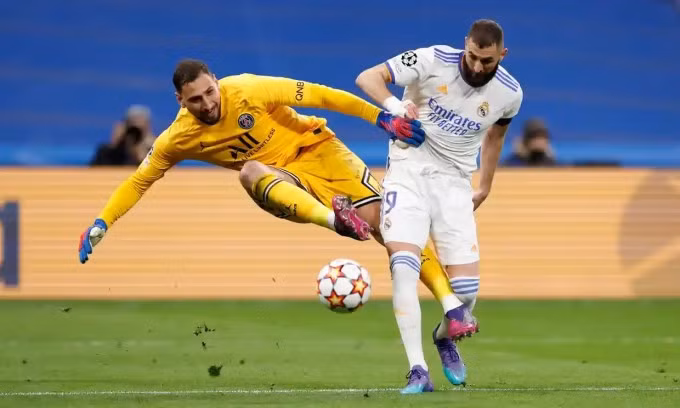 Donnarumma mắc sai lầm chí mạng trong bàn gỡ hòa của Real. Ảnh: Real Madrid FC.