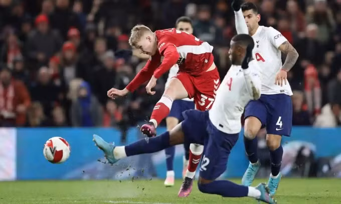 Josh Coburn bắn hạ Tottenham trong hiệp phụ. Ảnh: Reuters.