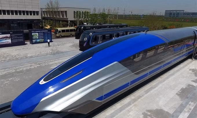 Tàu đệm từ tốc độ hơn 600 km/h đang chạy ở Thanh Đảo. Ảnh: CGTN
