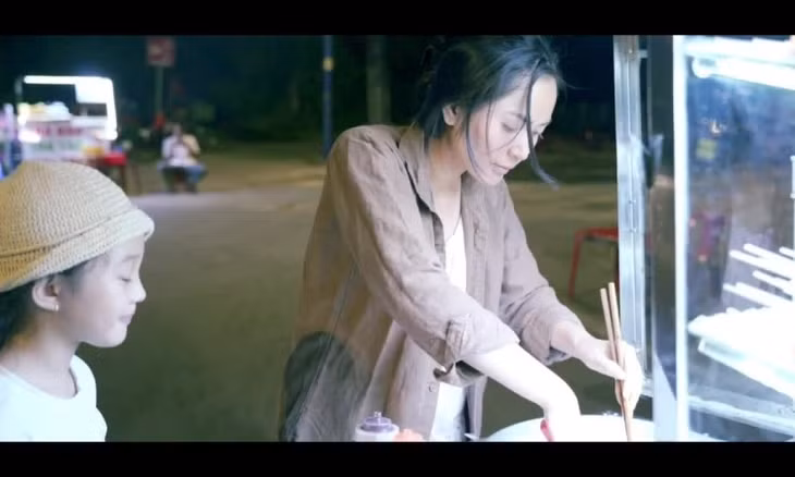 MV "Sau này con sẽ tự mình" - Duyên Quỳnh. Video: YouTube Nguyễn Duyên Quỳnh official