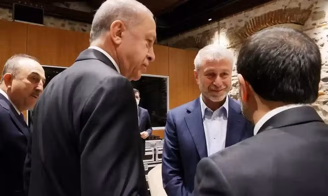 Cuộc đàm phán có sự xuất hiện của tỷ phú Nga Roman Abramovich. Ảnh: RIA.