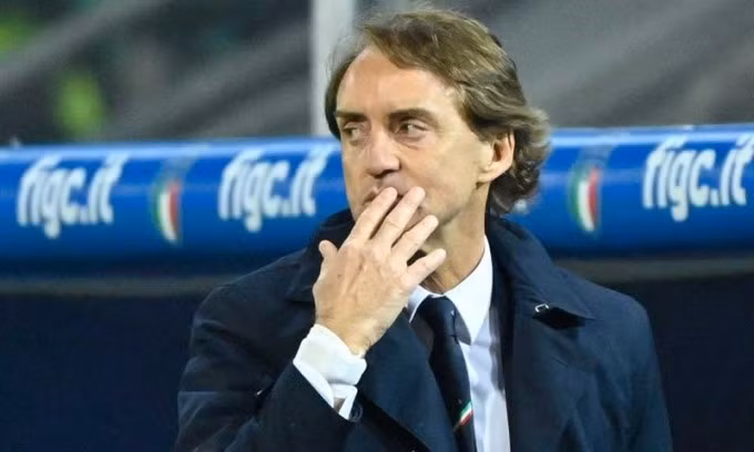Mancini tiếp tục gắn bó với Italy dù lỗi hẹn với World Cup. Ảnh: AFP.