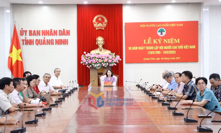 Đồng chí Trịnh Thị Minh Thanh, Phó Bí thư Thường trực Tỉnh ủy, Chủ tịch HĐND tỉnh, tham dự Lễ kỷ niệm tại điểm cầu Quảng Ninh.