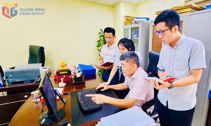 Phòng Tuyên truyền, Báo chí - Xuất bản (Ban Tuyên giáo và Dân vận Tỉnh ủy), rà soát, nắm bắt thông tin xấu độc trên không gian mạng.
