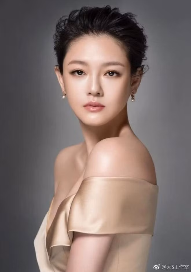 Nữ diễn viên 7x chấp nhận hi sinh sự nghiệp để kết hôn nhưng cuộc hôn nhân của cô liên tiếp dính sóng gió thị phi trong 2 năm qua.