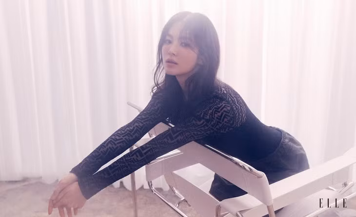 Vẻ đẹp ma mị của Song Hye Kyo trên tạp chí ảnh 4 Vẻ đẹp ma mị của Song Hye Kyo trên tạp chí ảnh 4