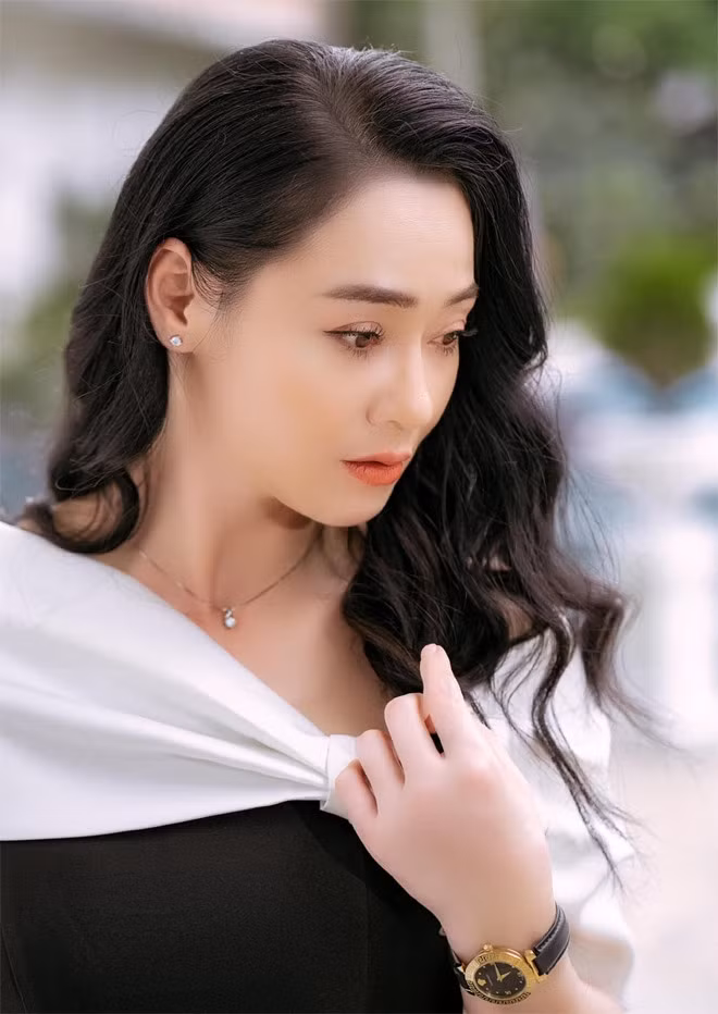 Vẻ đẹp thanh tú, kiêu sa và đôi mắt biết nói đượm buồn của nàng thơ màn ảnh, sân khấu Việt một thời giờ vẫn đủ làm xao xuyến người hâm mộ.