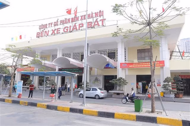 Bến xe Hà Nội: Hàng loạt phương tiện phải ngừng hoạt động vì COVID-19 - Ảnh 1.