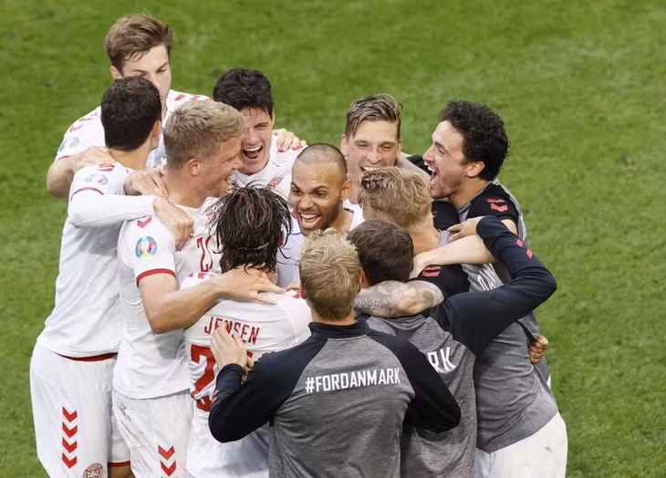 Xứ Wales 0-4 Đan Mạch: Cơn thịnh nộ của 'Những chú lính chì'