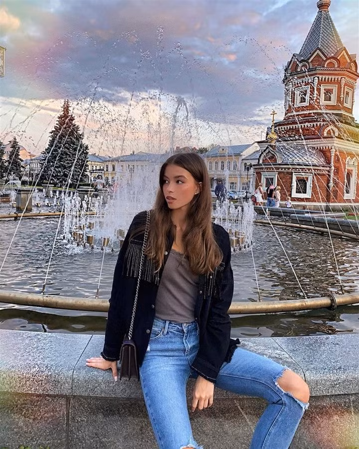Sau khi được nhận trọng trách đại diện quốc gia tại cuộc thi Miss Earth 2021, Albina Koroleva chia sẻ trên trang cá nhân: “Tôi vẫn không thể tin rằng mình sẽ có vinh dự được đại diện cho nước Nga tại một cuộc thi sắc đẹp quốc tế. Đó là một vinh dự thật lớn lao. Tôi sẽ cố gắng hết sức mình để không phụ lòng tin của mọi người”.