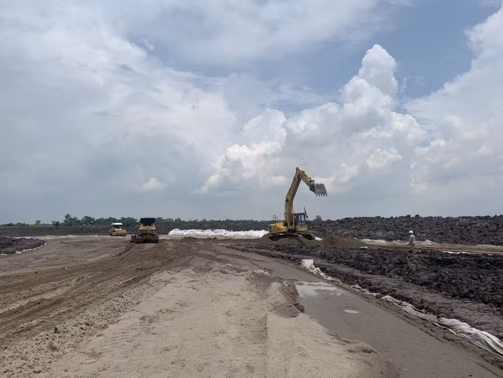 Công ty CP Xây dựng 484 huy động 100% máy móc, thiết bị để đẩy nhanh tiến độ thi công nút giao Đầm Nhà Mạc.