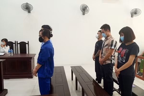 Các bị cáo tại phiên toà.
