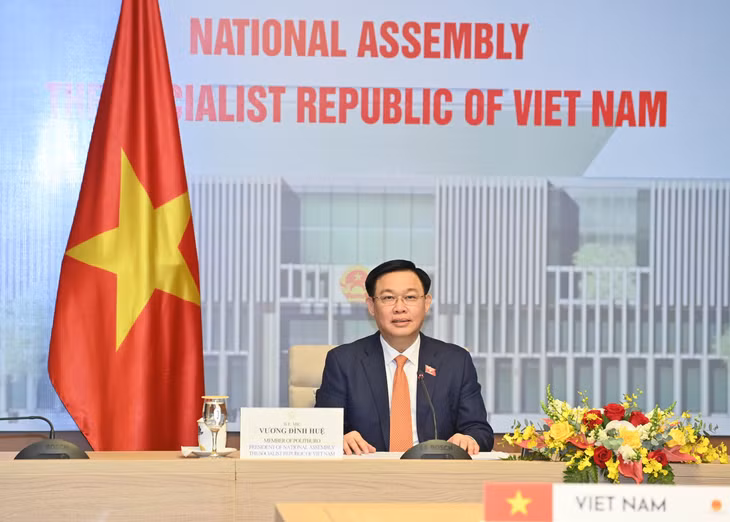 Chủ tịch Quốc hội Vương Đình Huệ hội đàm trực tuyến với Chủ tịch Hạ viện Nhật Bản Oshima Tadamori. Ảnh: Đại biểu nhân dân