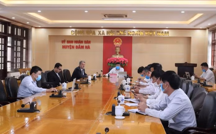 UBND huyện Đầm Hà tiếp lãnh đạo Tập đoàn Mavin để nghe đề xuất dự án tổ hợp chăn nuôi tại huyện, tháng 3/2021. Ảnh: Thanh Nga (Trung tâm TT-VH Đầm Hà)