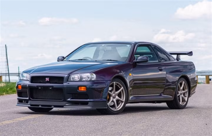 Nissan GT-R hiện tại đã từng được giới thiệu vào năm 2007 đã trở thành huyền thoại đối với những người đam mê xe hơi, nhưng đối với một số người hâm mộ, chiếc GT-R tuyệt vời nhất là chiếc cuối cùng đeo huy hiệu Skyline.