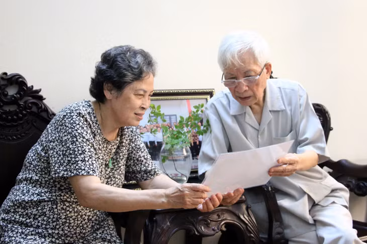 Bằng khen Gia đình văn hóa luôn được ông bà nâng niu, trân trọng, coi đó là động lực để gia đình tiếp tục phấn đấu.