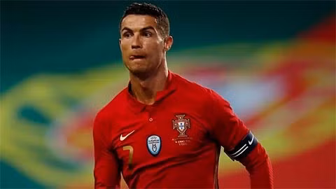 Ronaldo tiến thêm một bước tới PSG ảnh 1