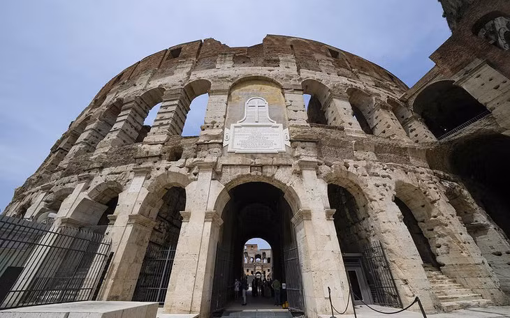 Từ ngày 25/6, du khách đã có thể tham quan phần ngầm của đấu trường cổ đại Colosseum (Ảnh: AP)
