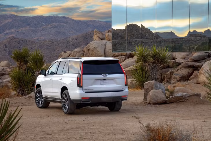 Dù đắt đỏ nhưng khách vẫn mua Cadillac Escalade Platinum 2021 "ầm ầm", hãng sản xuất không kịp ảnh 7