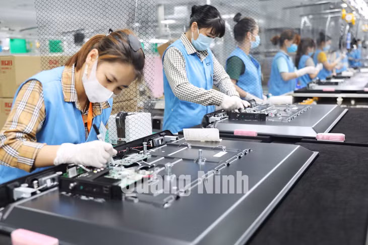 Sản xuất linh kiện điện tử của Tập đoàn Foxconn (6-2021). Ảnh: Đỗ Phương