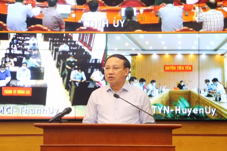 Đồng chí Nguyễn Xuân Ký, Ủy viên Trung ương Đảng, Bí thư Tỉnh ủy, Chủ tịch HĐND tỉnh, Trưởng BCĐ cấp tỉnh về phòng, chống dịch Covid-19, phát biểu chỉ đạo tại hội nghị.