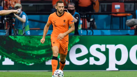 Stefan de Vrij (Hà Lan) thu hồi bóng nhiều nhất