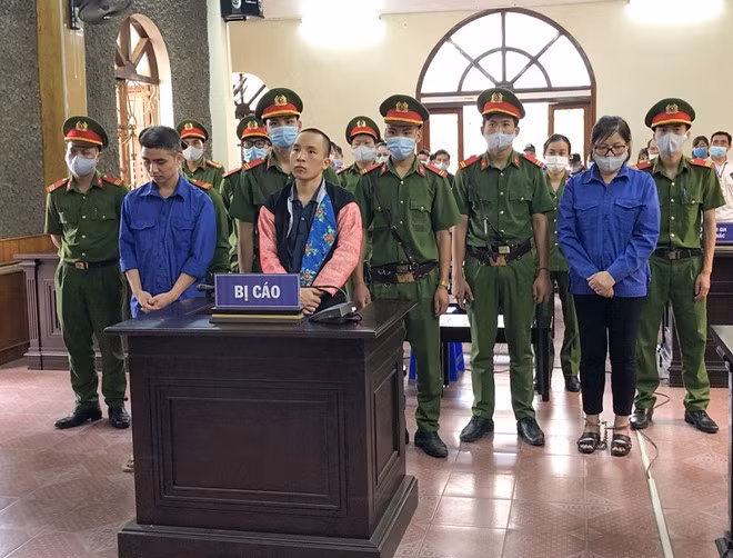 Các bị cáo tại tòa.