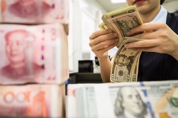 Tỷ giá USD hôm nay tăng bất chấp giá vàng tăng.