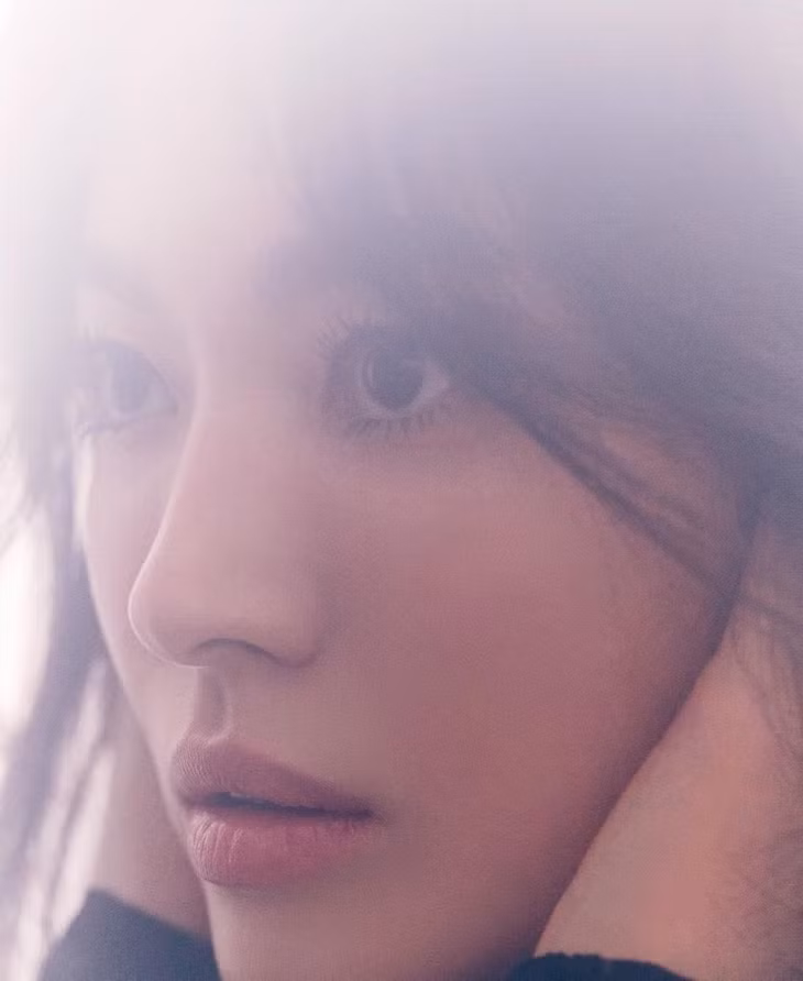 Vẻ đẹp ma mị của Song Hye Kyo trên tạp chí ảnh 7 Vẻ đẹp ma mị của Song Hye Kyo trên tạp chí ảnh 7