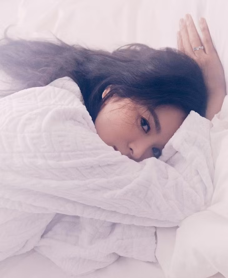 Vẻ đẹp ma mị của Song Hye Kyo trên tạp chí ảnh 12 Vẻ đẹp ma mị của Song Hye Kyo trên tạp chí ảnh 12