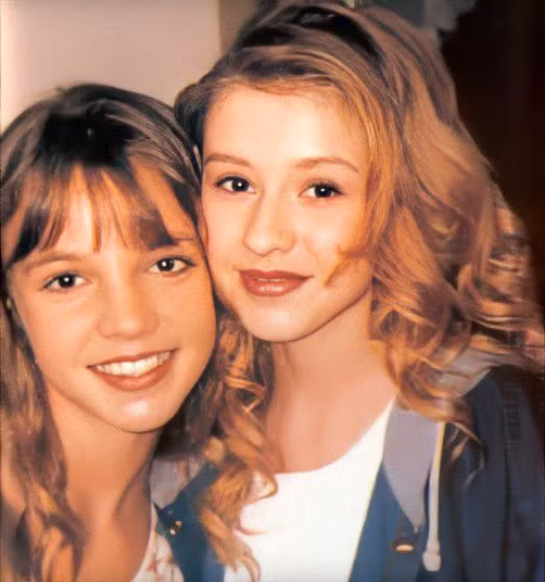 Christina Aguilera ủng hộ Britney Spears: Phụ nữ nào cũng phải có quyền đối với cơ thể mình - Ảnh 2.