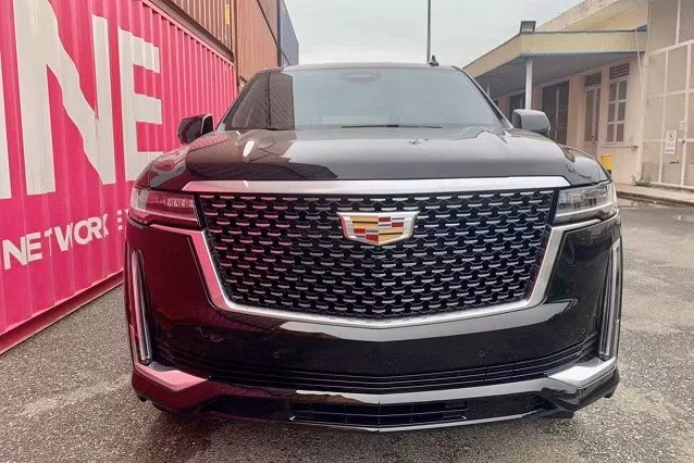 'Khủng long' Cadillac Escalade 2021 đầu tiên cập bến Việt Nam.