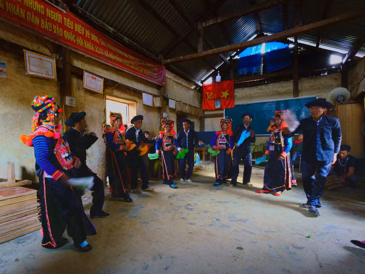 Người Hà Nhì hiếu khách.