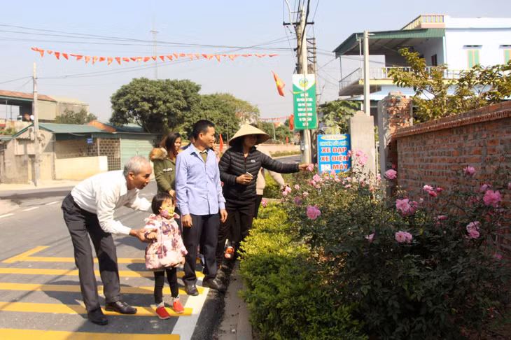 Tuyến đường qua thôn Trại Dọc (xã Bình Khê, TX Đông Triều) được xây dựng nhờ có sự đồng thuận, đóng góp của nhân dân.
